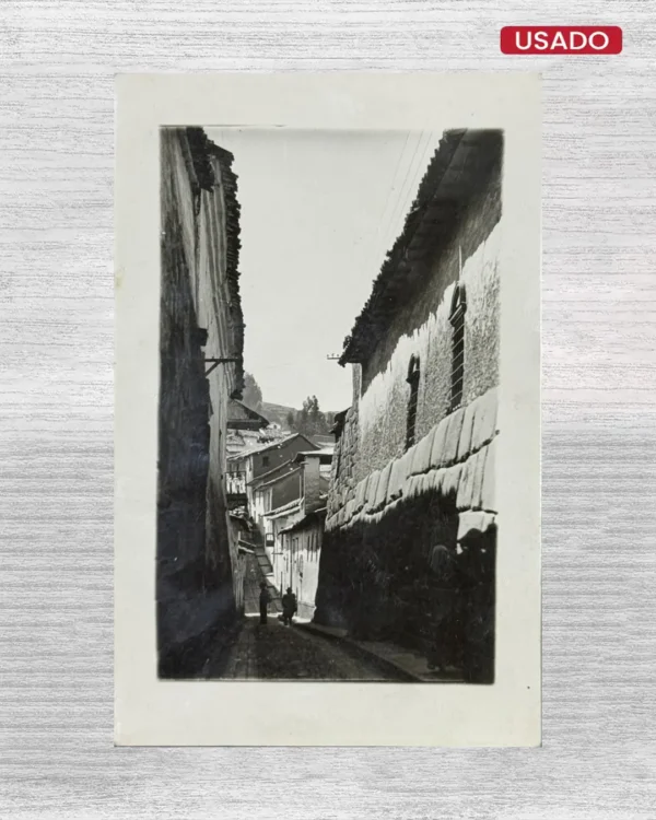 FOTOGRAFÍA ORIGINAL DE MARTÍN CHAMBI – CALLE TRADICIONAL DEL CUSCO (POSTAL FOTOGRÁFICA VINTAGE)